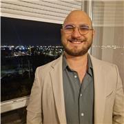Bonjour,
Ayant grandi en Russie jusqu’à l’âge de 12 ans, le russe est ma langue maternelle.